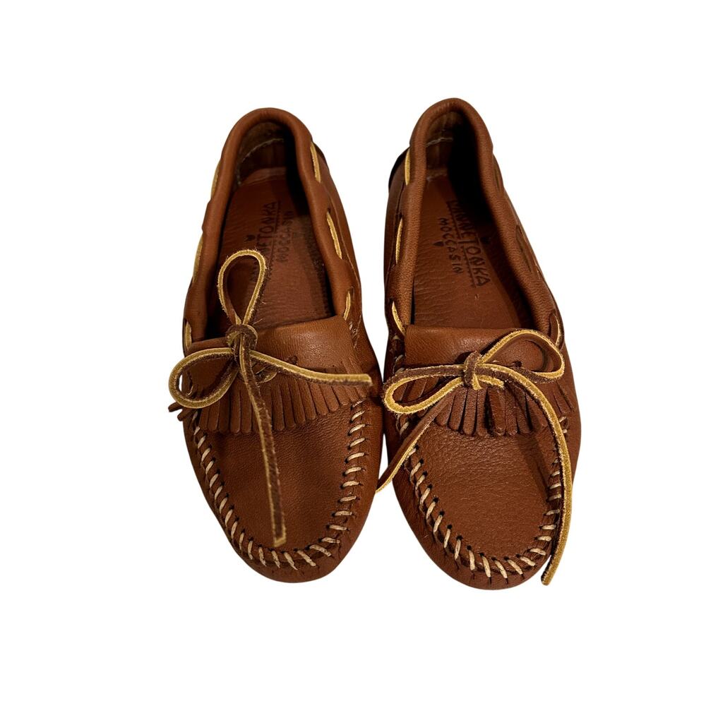 Minnetonka Moosehide Classic Moccasins SIze 6